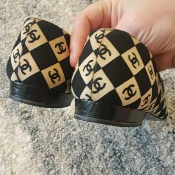Super RARE CHANEL Vintage Flats Interlocking CCs All Over - Picture 7 of 15